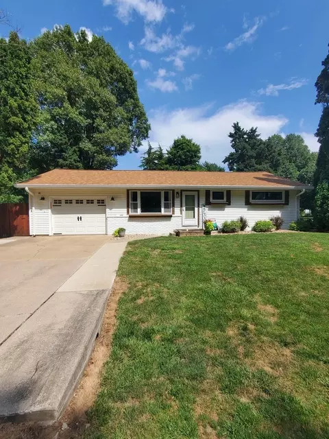 203 Robert St, Heyworth, IL 61745