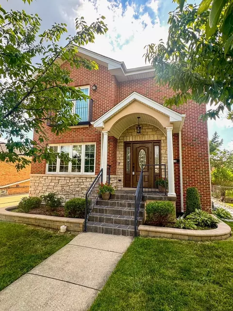 8118 N Overhill Ave, Niles, IL 60714