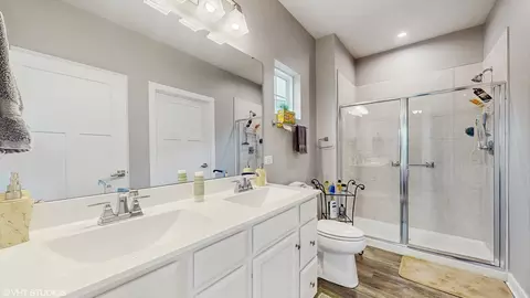 Bath - 3634 Reddington Cir, Elgin, IL 60124 photo 1 of 2
