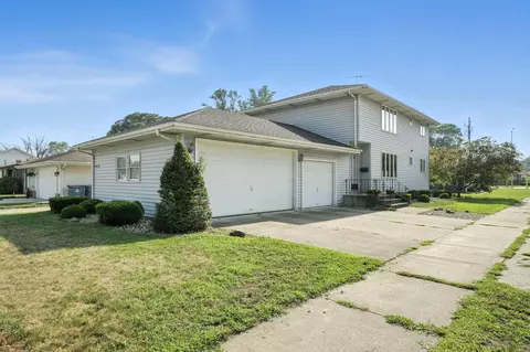 8904 Erie St, Highland, IN 46322