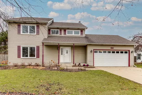 1090 Hawthorne Ave, Gurnee, IL 60031