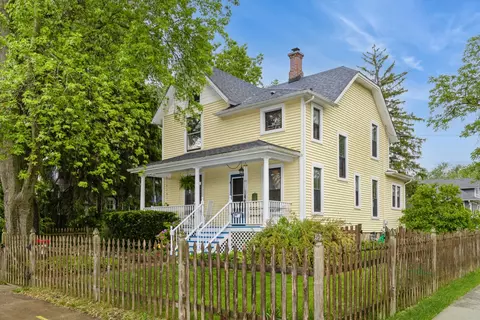 449 Dacy St, Woodstock, IL 60098