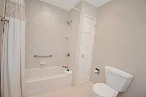 Bath - 119 Hammitt Dr, Normal, IL 61761 photo 10 of 26