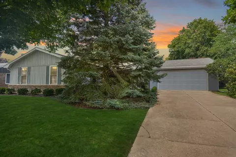 119 Hammitt Dr, Normal, IL 61761