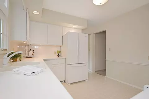 Kitchen - 119 Hammitt Dr, Normal, IL 61761 photo 17 of 19