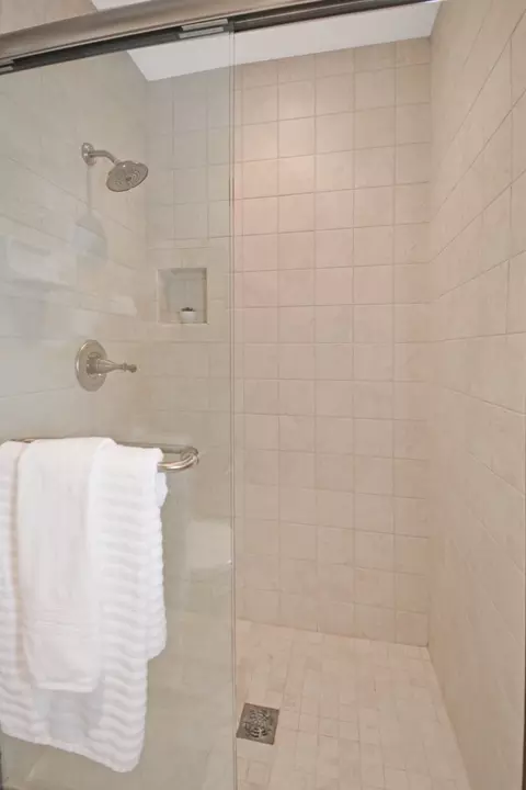 Bath - 119 Hammitt Dr, Normal, IL 61761 photo 19 of 26