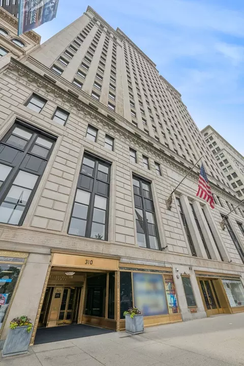 310 S Michigan Ave #1804, Chicago, IL 60604
