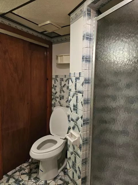 Bath - 10552 S Normal Ave, Chicago, IL 60628 photo 2 of 2