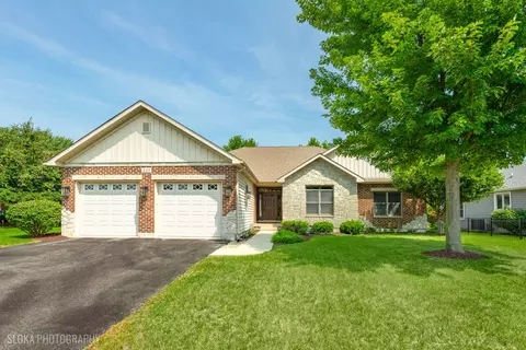 449 Quinlan Ave, Dekalb, IL 60115