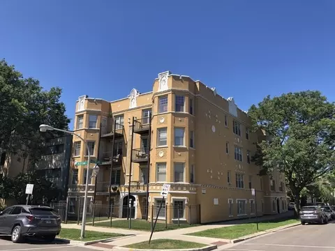 2707 W Glenlake Ave #3E, Chicago, IL 60659