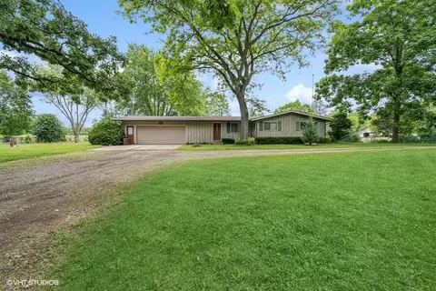 805 S Rose Farm Rd, Woodstock, IL 60098