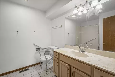 Bath - 21220 Silktree Cir, Plainfield, IL 60544 photo 1 of 3