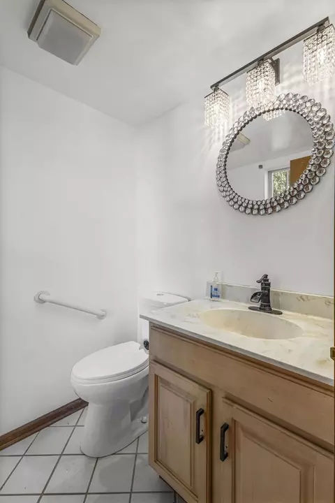 Bath - 21220 Silktree Cir, Plainfield, IL 60544 photo 3 of 3