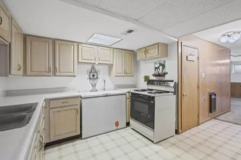 Kitchen - 21220 Silktree Cir, Plainfield, IL 60544 photo 5 of 5