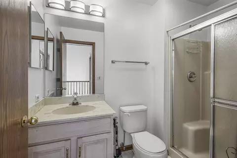 Bath - 21220 Silktree Cir, Plainfield, IL 60544 photo 2 of 3