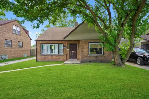 8742 S Washtenaw Ave, Evergreen Park, IL 60805