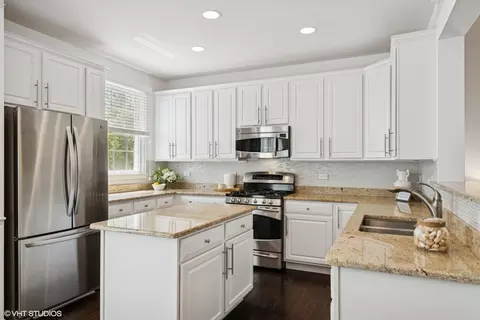 2854 Commons Dr, Glenview, IL 60026 photo 5