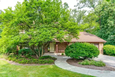 1758 Lexington Rd, Libertyville, IL 60048