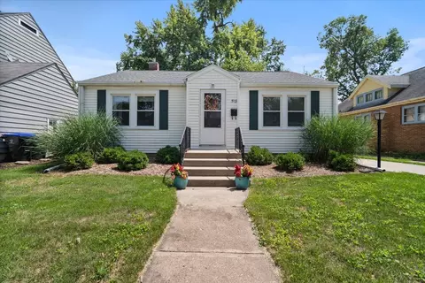 518 S Florence Ave, Bloomington, IL 61701