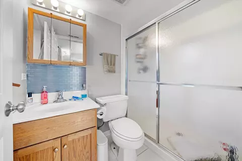 Bath - 7316 40th St #4F, Lyons, IL 60534 photo 2 of 2