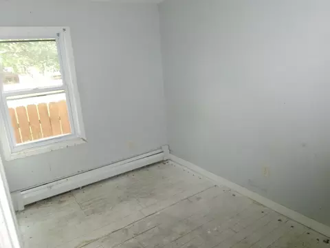 Bedroom - 908 Howard St, Ottawa, IL 61350 photo 2 of 3