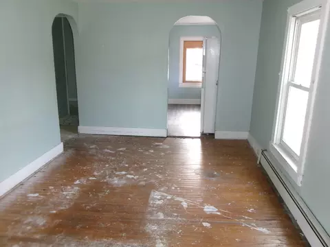 Living - 908 Howard St, Ottawa, IL 61350 photo 1 of 2
