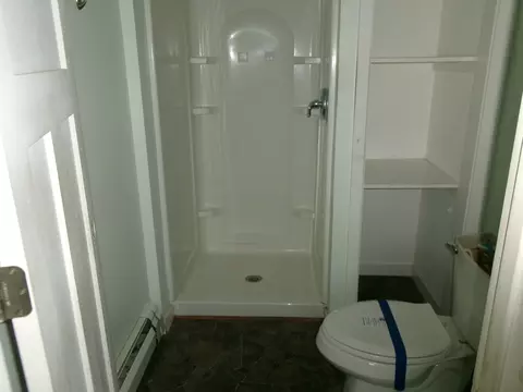 Bath - 908 Howard St, Ottawa, IL 61350 photo 1 of 1