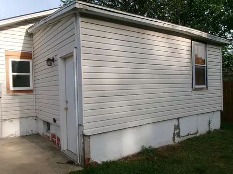 Exterior - 908 Howard St, Ottawa, IL 61350 photo 5 of 5