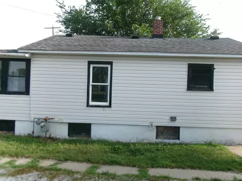 Exterior - 908 Howard St, Ottawa, IL 61350 photo 3 of 5