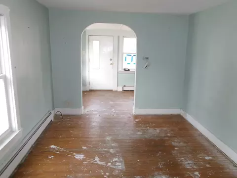 Living - 908 Howard St, Ottawa, IL 61350 photo 2 of 2