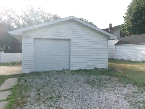Exterior - 908 Howard St, Ottawa, IL 61350 photo 2 of 5