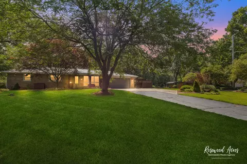 1843 Bittersweet Dr, Saint Anne, IL 60964