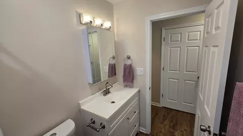 Bath - 12 Durell Dr, Kankakee, IL 60901 photo 2 of 5