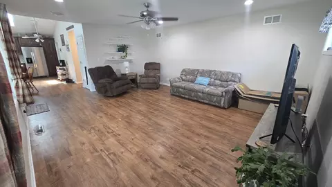 Living - 12 Durell Dr, Kankakee, IL 60901 photo 2 of 4