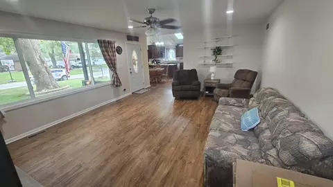 Living - 12 Durell Dr, Kankakee, IL 60901 photo 3 of 4