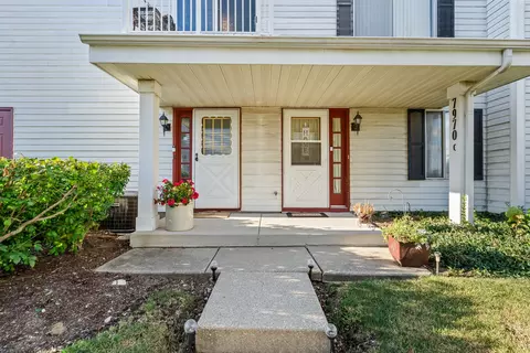 7970 Knottingham Cir #D, Darien, IL 60561