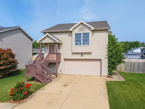 3903 Bluebell Dr, Bloomington, IL 61701