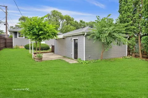Exterior - 714 Delles Rd, Wheaton, IL 60189 photo 2 of 2