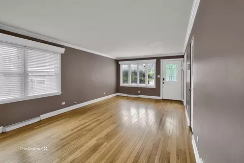 Living - 714 Delles Rd, Wheaton, IL 60189 photo 2 of 3