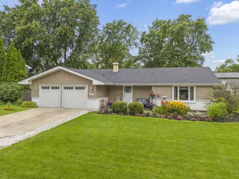 2 S070 Colonial Ln, Lombard, IL 60148