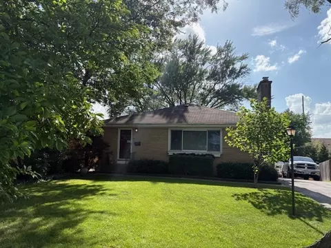 136 Walton St, Barrington, IL 60010
