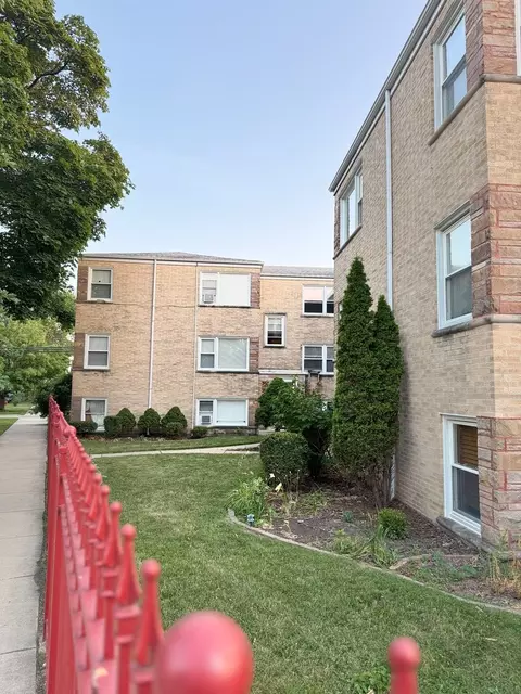 4968 N Menard Ave #204, Chicago, IL 60630