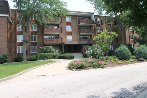 121 S Spruce Ave #308, Wood Dale, IL 60191