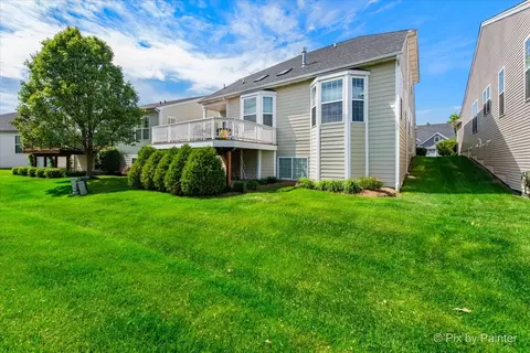 Exterior - 3879 Seigle Dr, Elgin, IL 60124 photo 6 of 8
