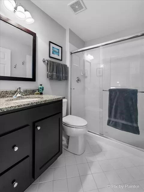 Bath - 3879 Seigle Dr, Elgin, IL 60124 photo 4 of 4