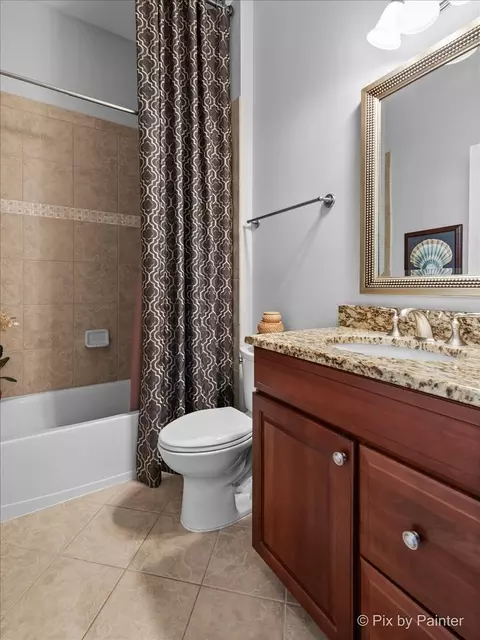 Bath - 3879 Seigle Dr, Elgin, IL 60124 photo 3 of 4