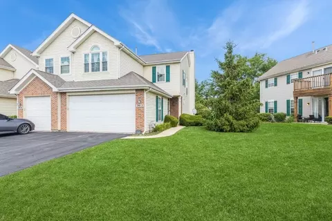 7412 Grandview Ct, Carpentersville, IL 60110