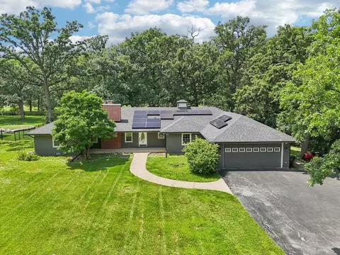 366 Brookhurst Ln, Wood Dale, IL 60191