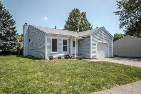 2670 Stoneybrook Ln, Aurora, IL 60502