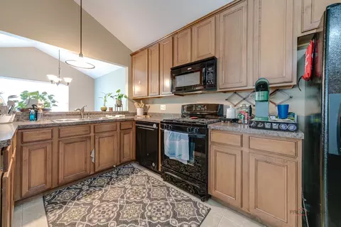 Kitchen - 3063 Nicklaus Ln, Wadsworth, IL 60083 photo 1 of 5